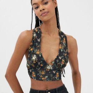 Urban Outfitters▪️Phoenix Floral Tie Crop Top